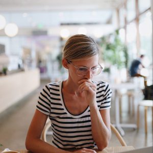 Image Woman working in coffee shop